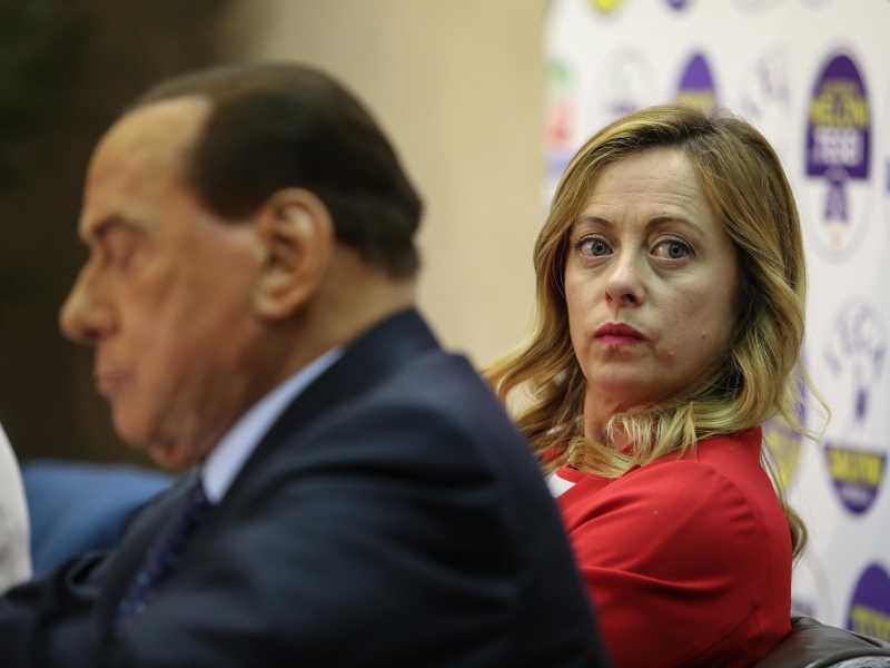 Meloni vola dal Cav. tra collezioni di farfalle e promessa di centrodestra unito