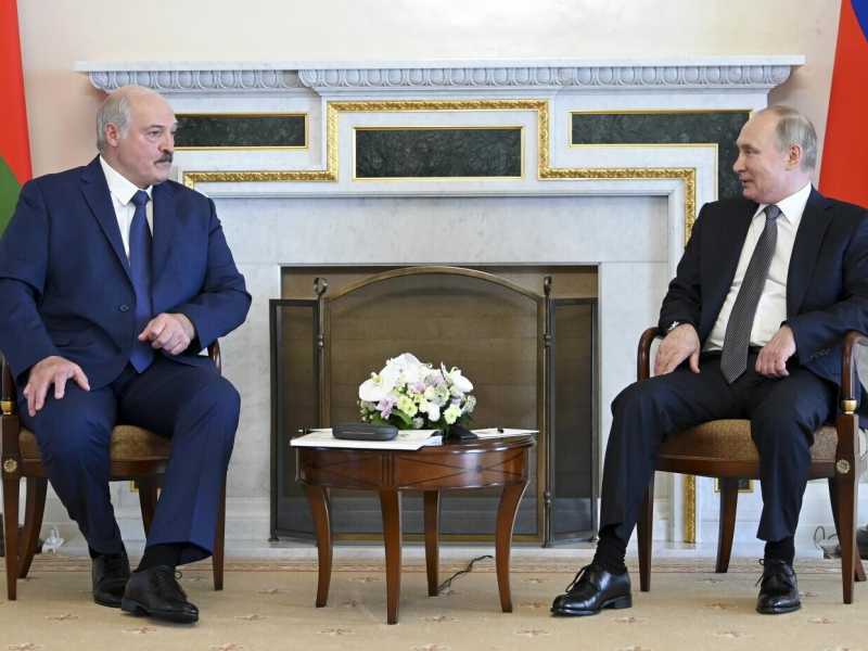 Putin ha preso spunto dal dittatore di Minsk silenziando ogni cosa