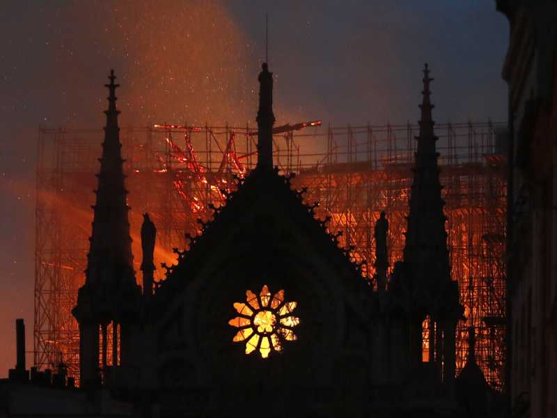 L'incendio di Notre Dame a Parigi nel 2019 (LaPresse)&nbsp;