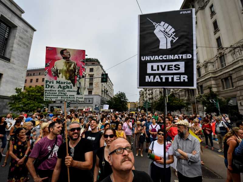 <span style="font-family: Arial, Verdana, sans-serif; font-size: 12px;">Manifestazione no green pass a Milano (LaPresse)</span>