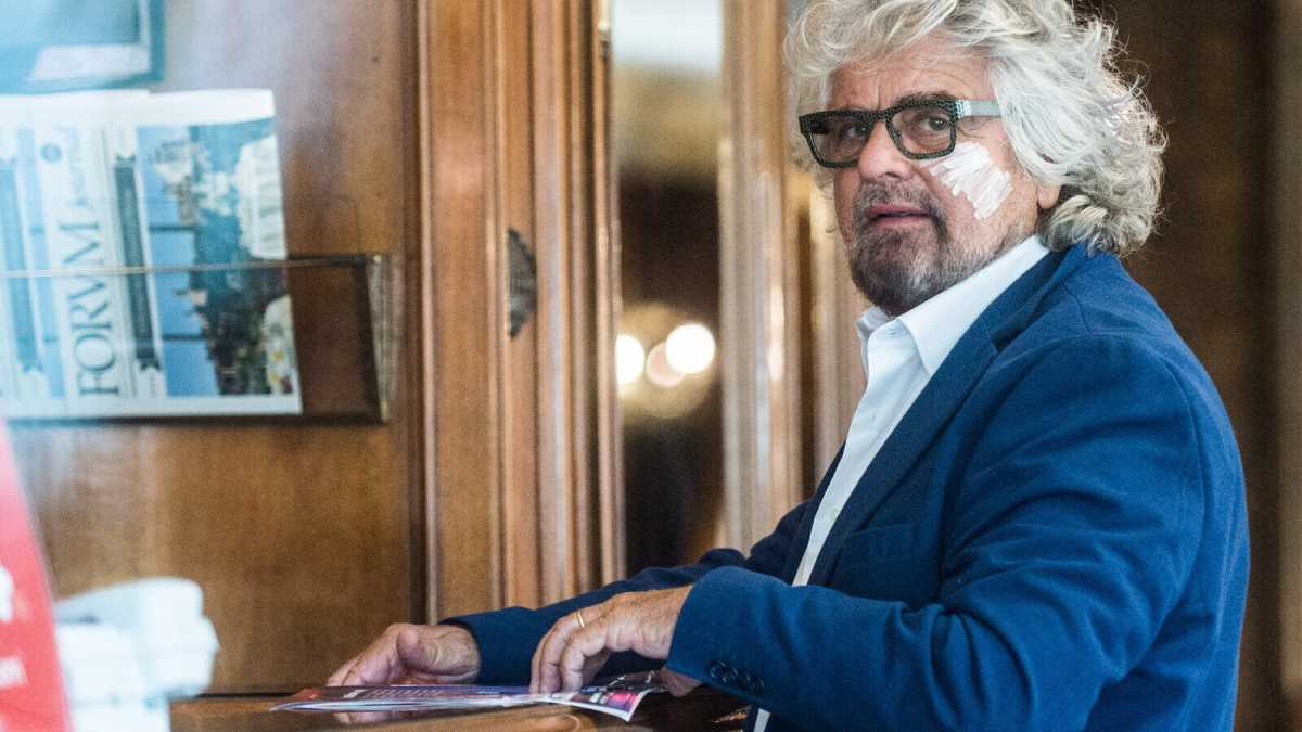 Immagine di Grillo lancia un appello a Eni per la trasformazione dei rifiuti