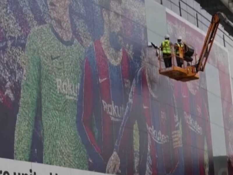 Il murale blaugrana con Leo Messi &egrave; gi&agrave; stato rimosso dalle pareti del Camp Nou