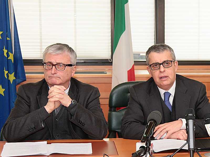 Il procuratore del Piemonte e della Valle d'Aosta, Francesco Saluzzo (D), e il magistrato Paolo Borgna, illustrano l'operazione 'Geenna', nel 2019 a Torino (Ansa)<br /><br />