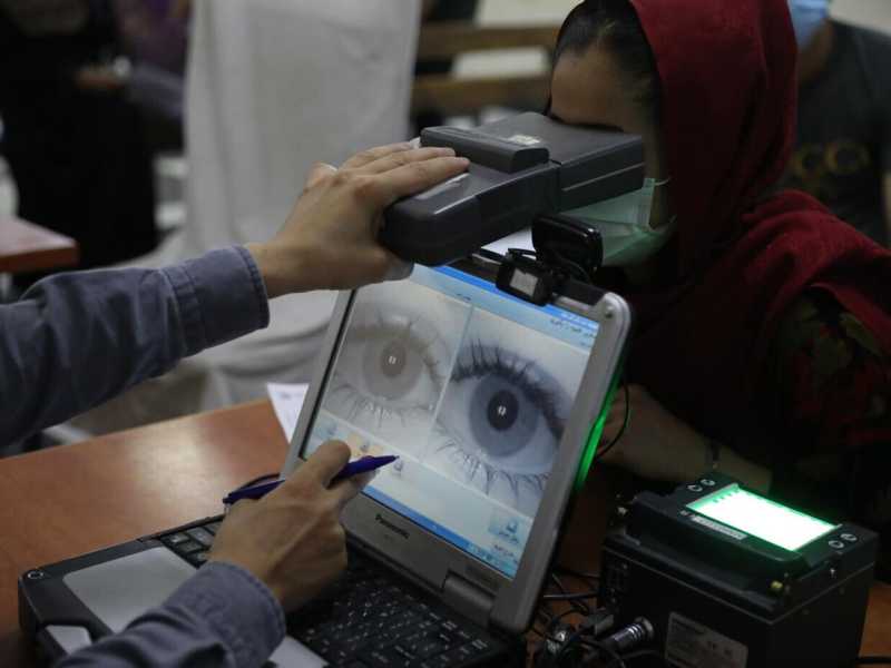 Le armi e i dati biometrici raccolti dagli Stati Uniti ora sono nelle mani dei talebani