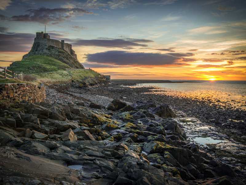 Veduta del castello di Lindisfarne (da Wikipedia)