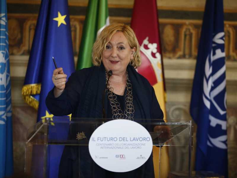 "Mai legittimare i talebani e il loro orrore". Parla Emanuela Del Re, Rappresentante speciale Ue