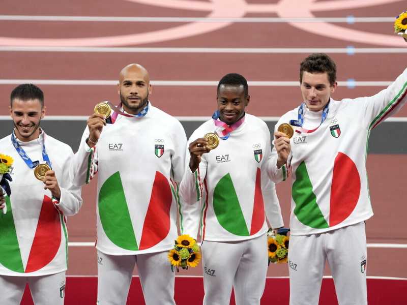 La staffetta italiana che ha vinto la medaglia d'oro nella 4x100 alle Olimpiadi di Tokyo (Ansa)