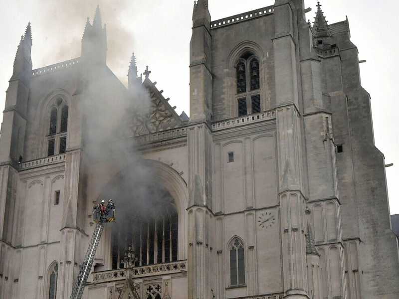 &nbsp;L'incendio alla cattedrale di Nantes del luglio 2020 (foto Ansa)