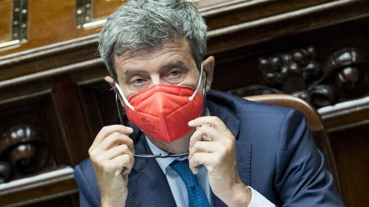 Immagine di Orlando: "La bozza antidelocalizzazione trasmessa a Chigi". Contromossa di Giorgetti