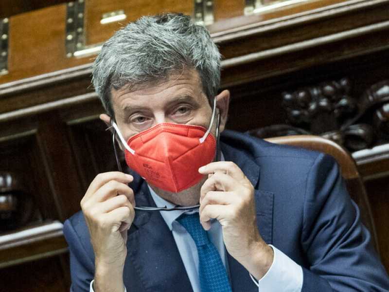 Orlando: "La bozza antidelocalizzazione trasmessa a Chigi". Contromossa di Giorgetti