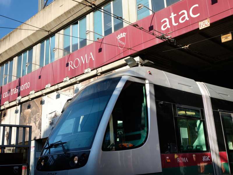 Per migliorare i trasporti a Roma la soluzione non è cambiare Atac, ma cambiare azienda