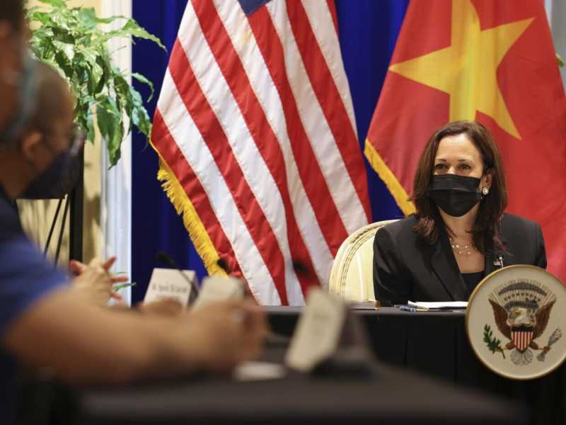 Kamala Harris cerca alleati in Asia, ma si trova in mezzo al guaio afghano
