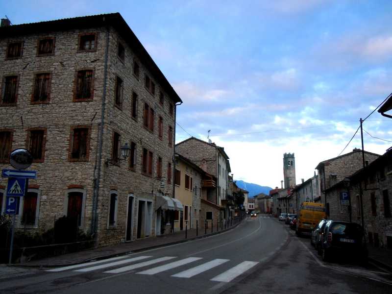 Una foto del centro di Revine Lago (Wikimedia commons)