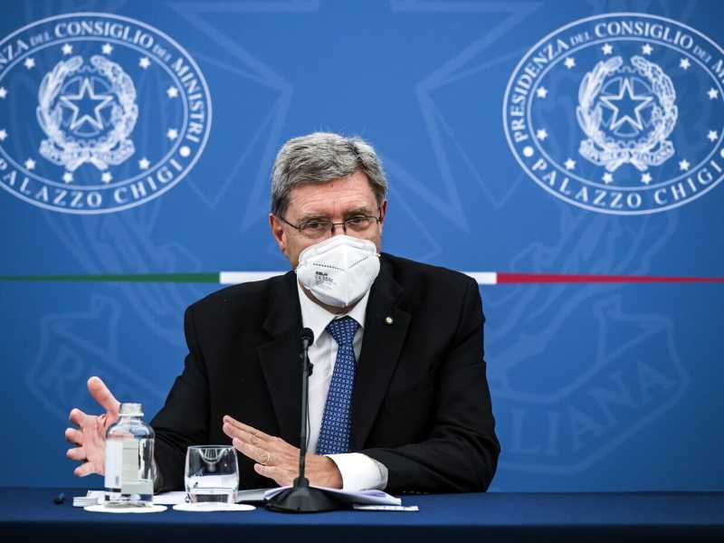 "Ausiliari del traffico per controllare green pass. Basta benaltristi". Parla il ministro dei Trasporti, Giovannini