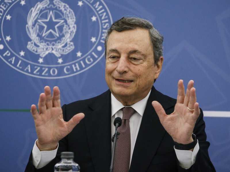Draghi sorride delle convulsioni leghiste: "Il governo non è alla fine"
