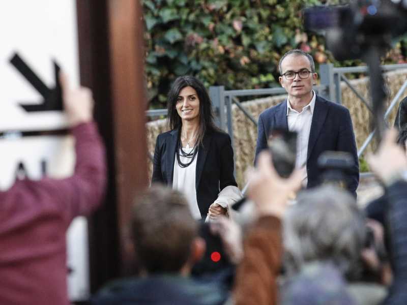 31 giorni con Virginia. La campagna elettorale parallela di Raggi curata dal marito