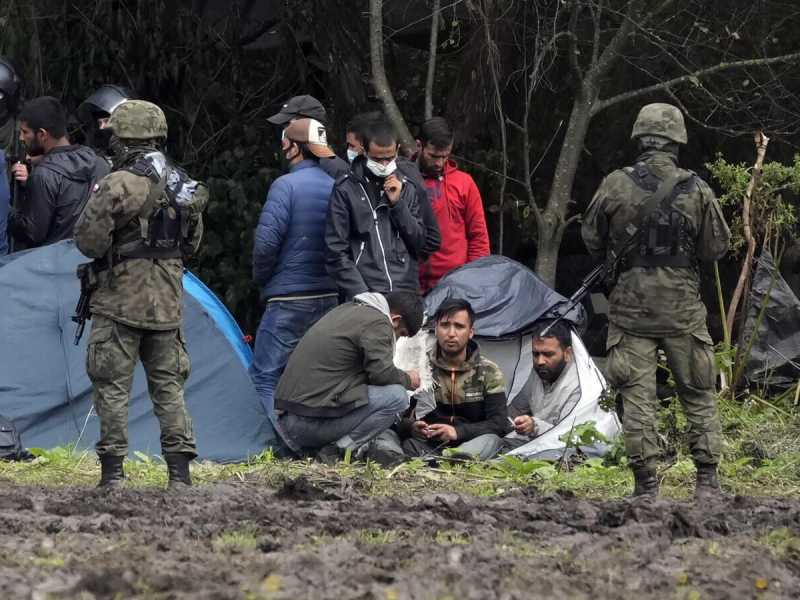 I migranti afghani nella terra di nessuno tra Minsk e Varsavia