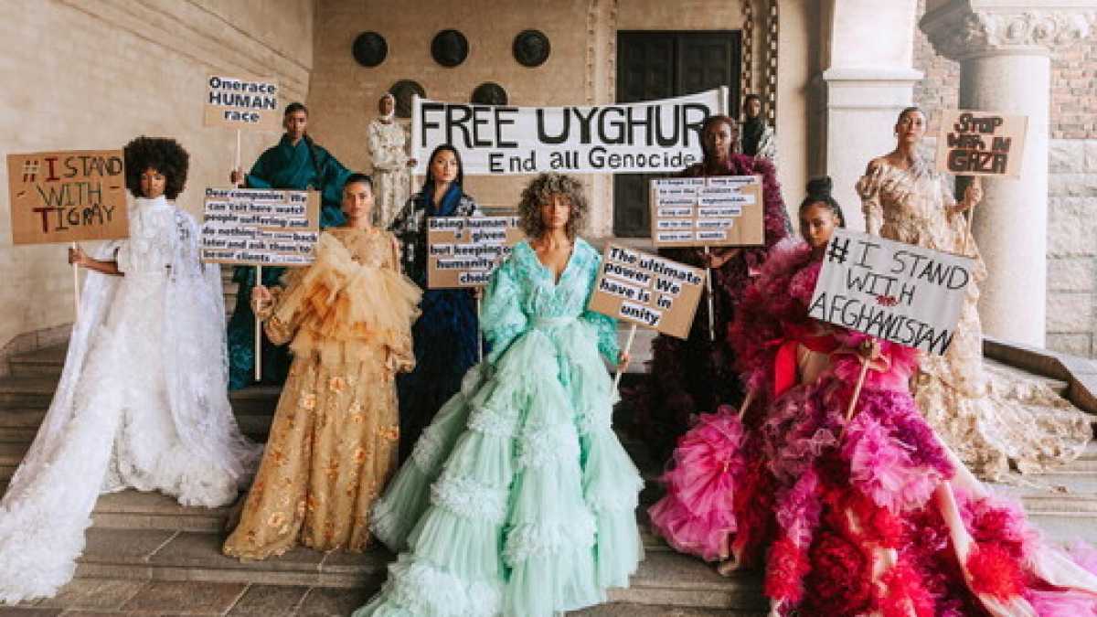 Immagine di Una sfilata, una protesta. La stilista Xin ci racconta la sua lotta al cotone lavorato nello Xinjiang