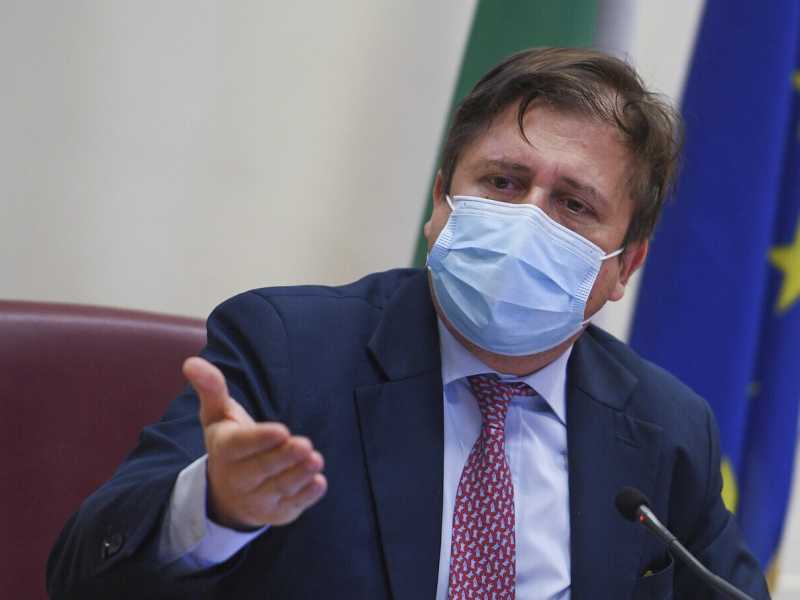 Volano stracci tra Pd e M5s sull’affaire Sileri, guai per Gualtieri