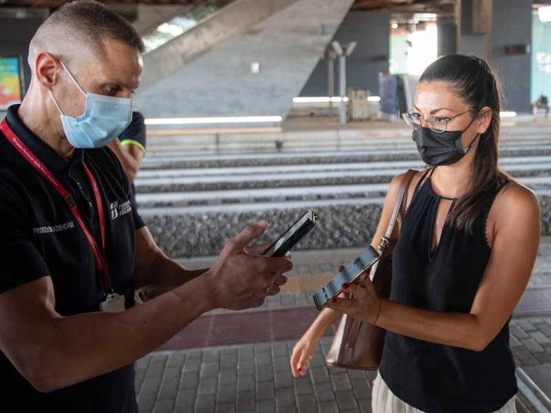 Green pass solo ai vaccinati. Il Fatto indignato per il caso Panucci