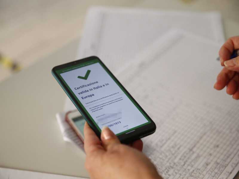 Sul green pass il Regno Unito potrebbe tornare sui suoi passi