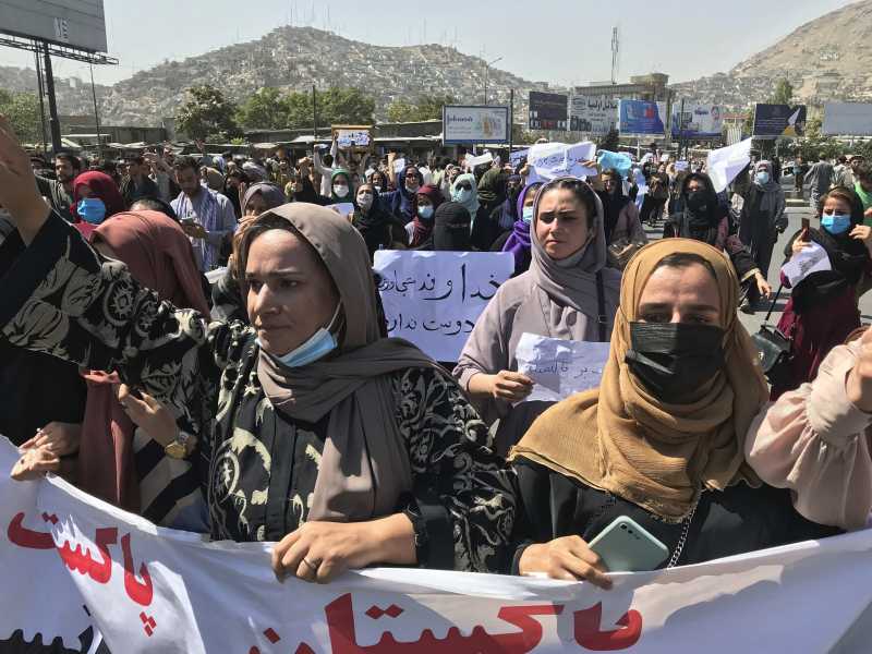 Una manifestazione delle donne a Kabul (foto LaPresse)<br />&nbsp;