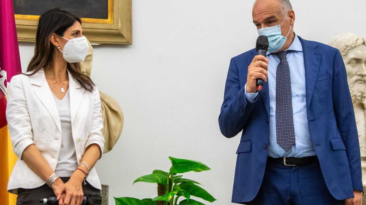 Immagine di Michetti annulla dibattiti e conferenze. Raggi lo sfida con un tweet in latino