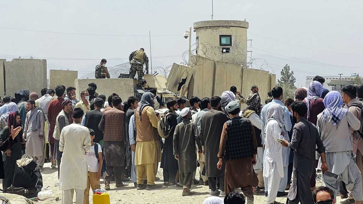 Immagine di Due aerei italiani sono partiti da Kabul con altri 200 afghani