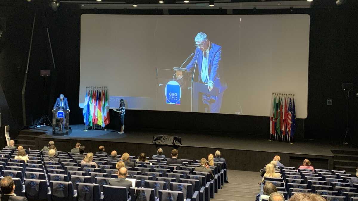 Immagine di Pure nello spazio la diplomazia ha i suoi problemi