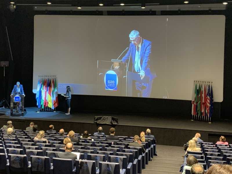 Pure nello spazio la diplomazia ha i suoi problemi