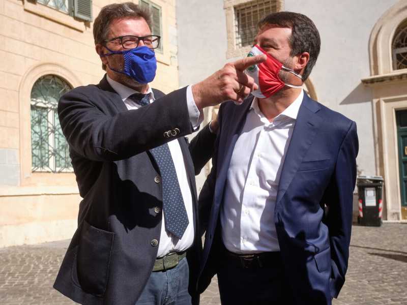 Salvini vuole cambiare strategia: "Io sono moderato. Giorgetti al governo l'ho voluto io"