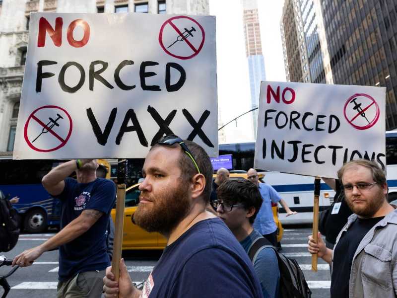 Yeah vacciniamoci. L'obbligo di Joe Biden piace