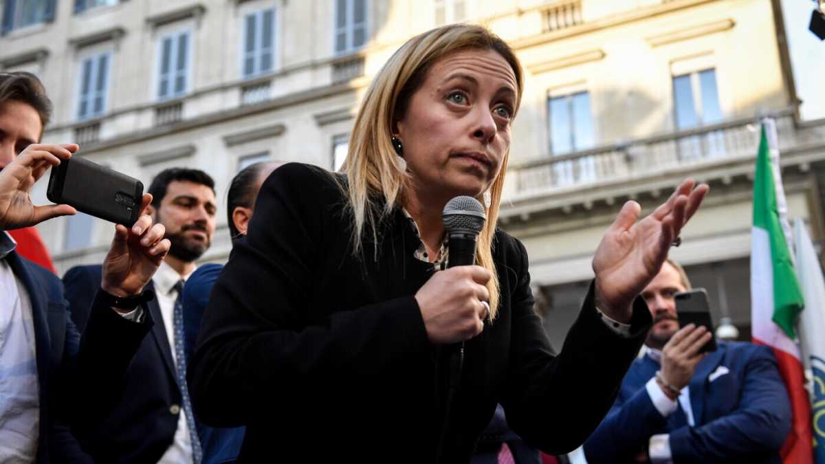 Immagine di Meloni fa il pieno a Milano. È il rave della Maduninna. Ha già sorpassato Salvini