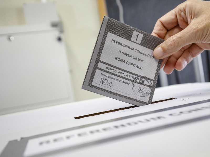 Democrazia in altalena. Un clic la ucciderà?