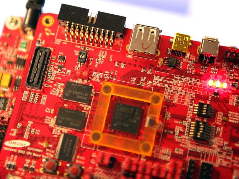 Semiconduttori su un circuito che alimenta un tablet Samsung (foto di Justin Sullivan/Getty Images)&nbsp;<br />