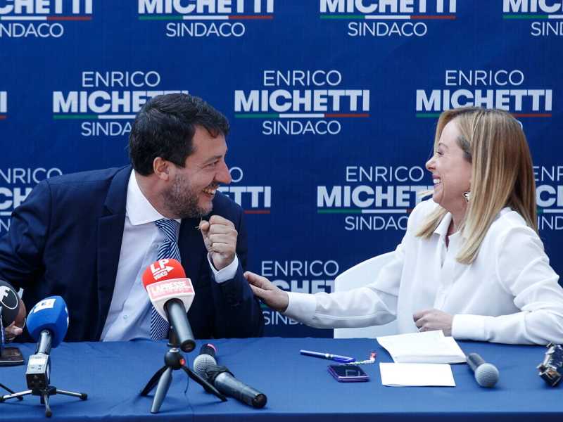 Meloni e Salvini alla ricerca di un colpevole: "È tutta colpa dell'Alitalia"