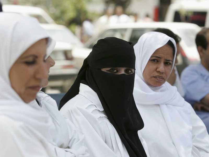 Infermiere palestinesi nel cortile dell'ospedale Al-Shifa (Abid Katib/Getty Images)&nbsp;<br />