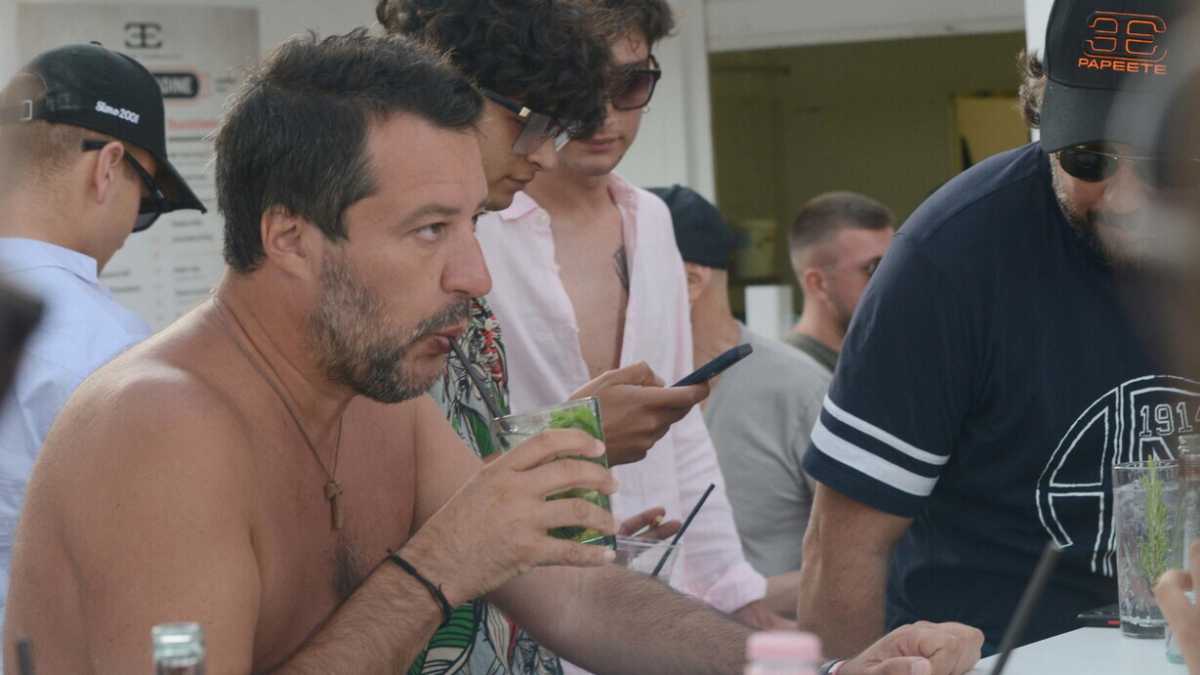 Immagine di Salvini bombarda Draghi sulle discoteche: "Riaperture al 35 %? Una presa in giro"