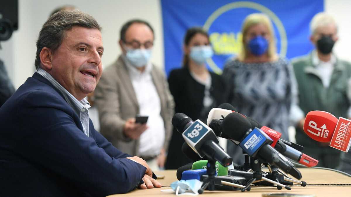 Immagine di "Caro Letta, scegli: o Draghi o Conte. Poi parliamo del ballottaggio a Roma". Parla Calenda