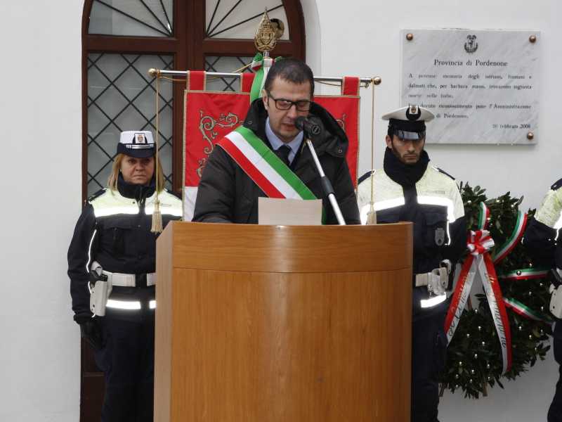 Foto dal profilo Twitter di Alessandro Ciriani