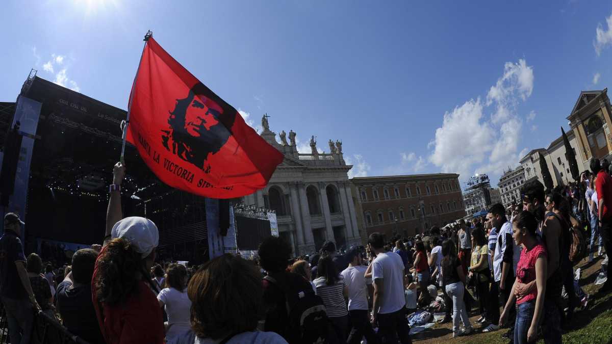 Immagine di Gualtieri a piazza San Giovanni per l'ultimo appello al voto. Ci sarà anche Sala