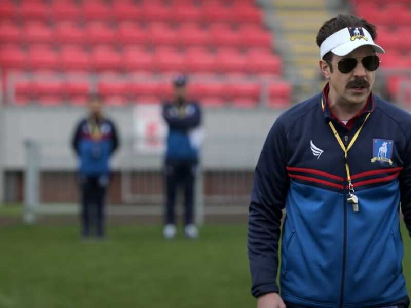 Ted Lasso, dolce e amaro. La serie sul calcio senza calcio