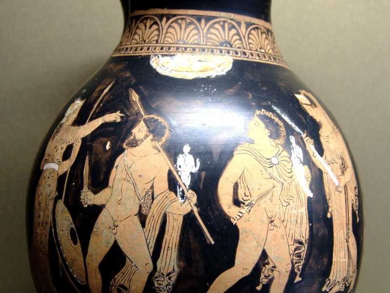 Ulisse e Diomede sottraggono il Palladio. Oinochoe apula da Reggio Calabria (360-350 a.C.). Museo del Louvre&nbsp;<br />