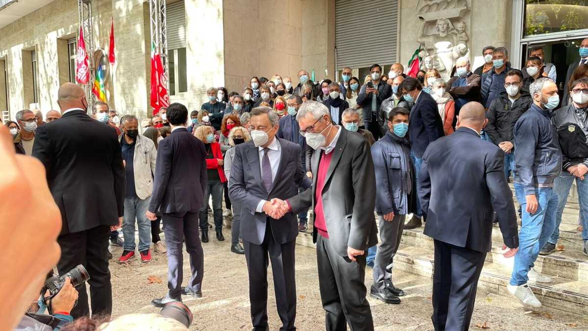 Immagine di La solidarietà di Draghi alla Cgil colpita dai No green pass