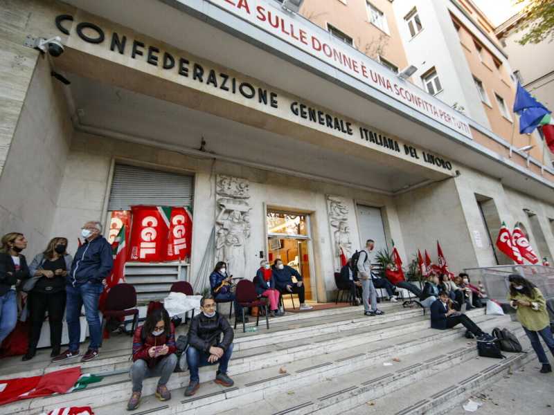 La sede della Cgil a Roma dopo l'assalto di sabato (Ansa)&nbsp;
