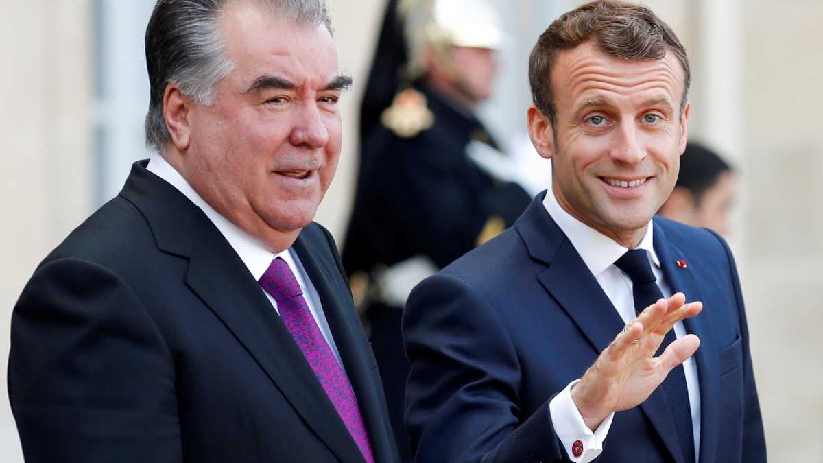 Immagine di Il presidente tagiko è in lotta con i talebani e incontra Macron per cercare sostegno