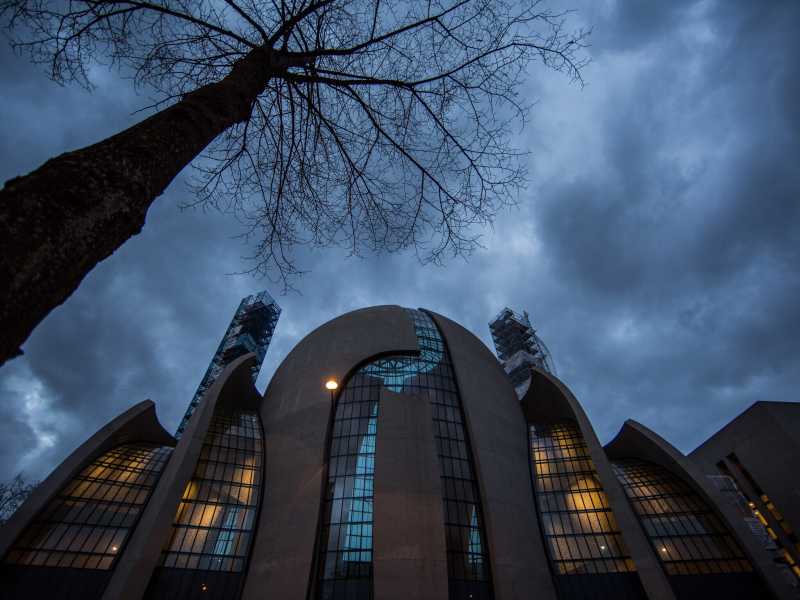 Colonia, la moschea centrale di Ditib, l'unione islamica che gestisce le moschee turche in tutta la Germania (foto di Maja Hitij/Getty Images)&nbsp;<br />