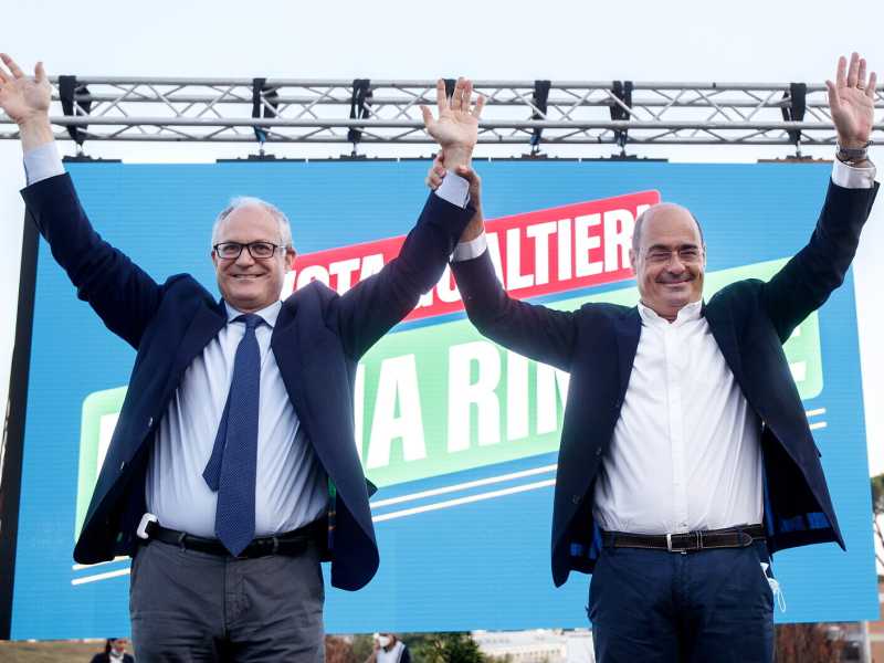 Roberto Gualtieri e Nicola Zingaretti (LaPresse)<br />&nbsp;<br />