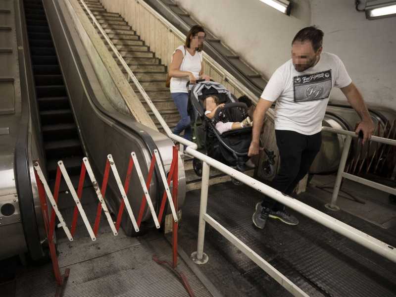 Ascensori guasti e scale mobili in revisione: la metro a Roma è da incubo