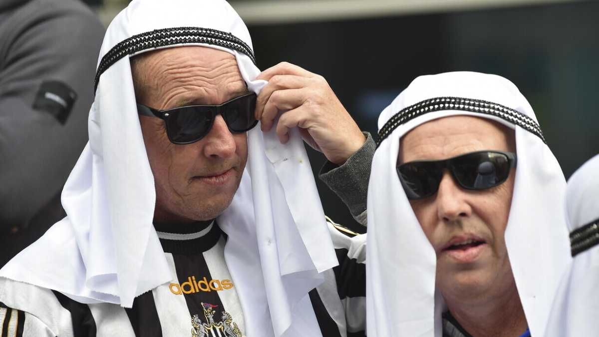 Immagine di L'avvitamento pol. cor. del Newcastle sui tifosi arabi